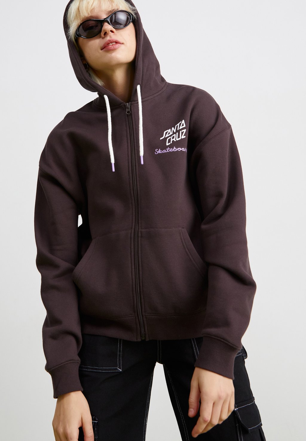 Толстовка на молнии SINGLUAR SCRIPT FRONT ZIP HOOD Santa Cruz, коричневый
Толстовка на молнии SINGLUAR SCRIPT FRONT ZIP HOOD Santa Cruz, коричневый