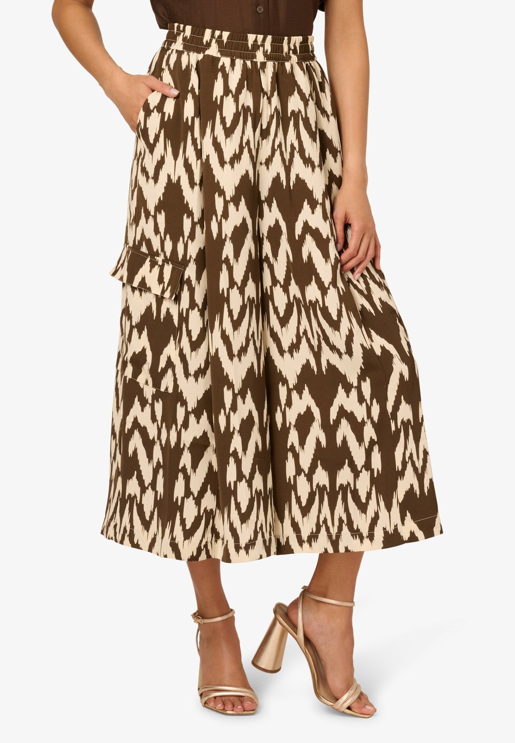 Брюки-карго WIDE LEG PULL ON GAUCHO WITH ELASTIC WAISTBAND Adrianna Papell, коричневый
Брюки-карго WIDE LEG PULL ON GAUCHO WITH ELASTIC WAISTBAND Adrianna Papell, коричневый