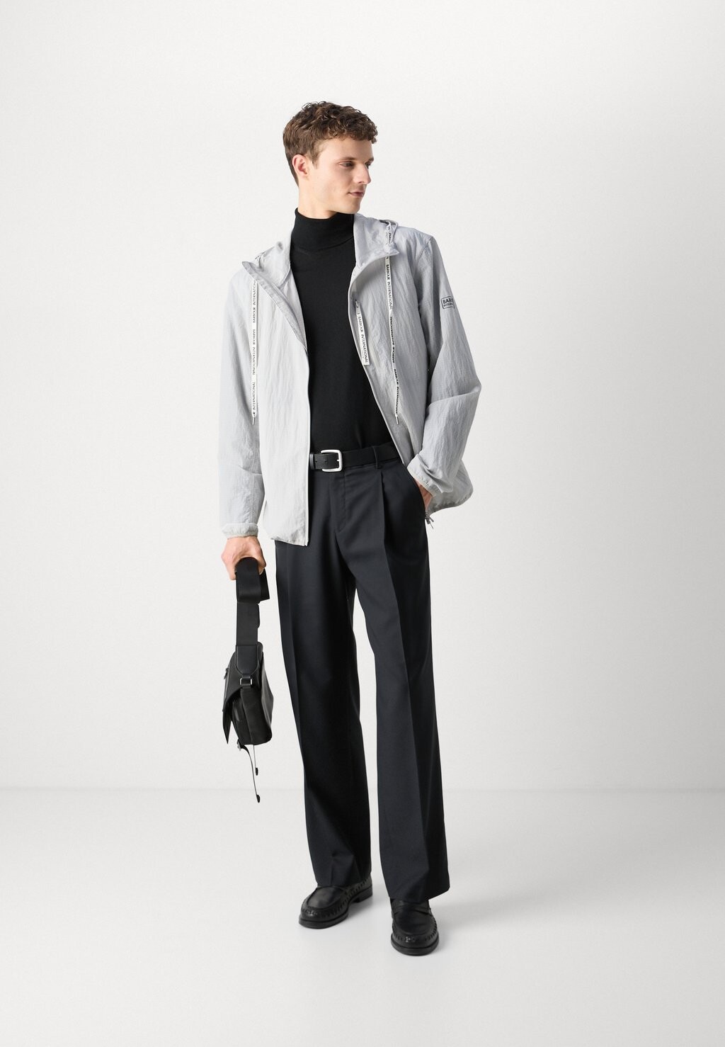 Летняя куртка EXCHANGE HOODED JACKET Barbour International, серый
Летняя куртка EXCHANGE HOODED JACKET Barbour International, серый