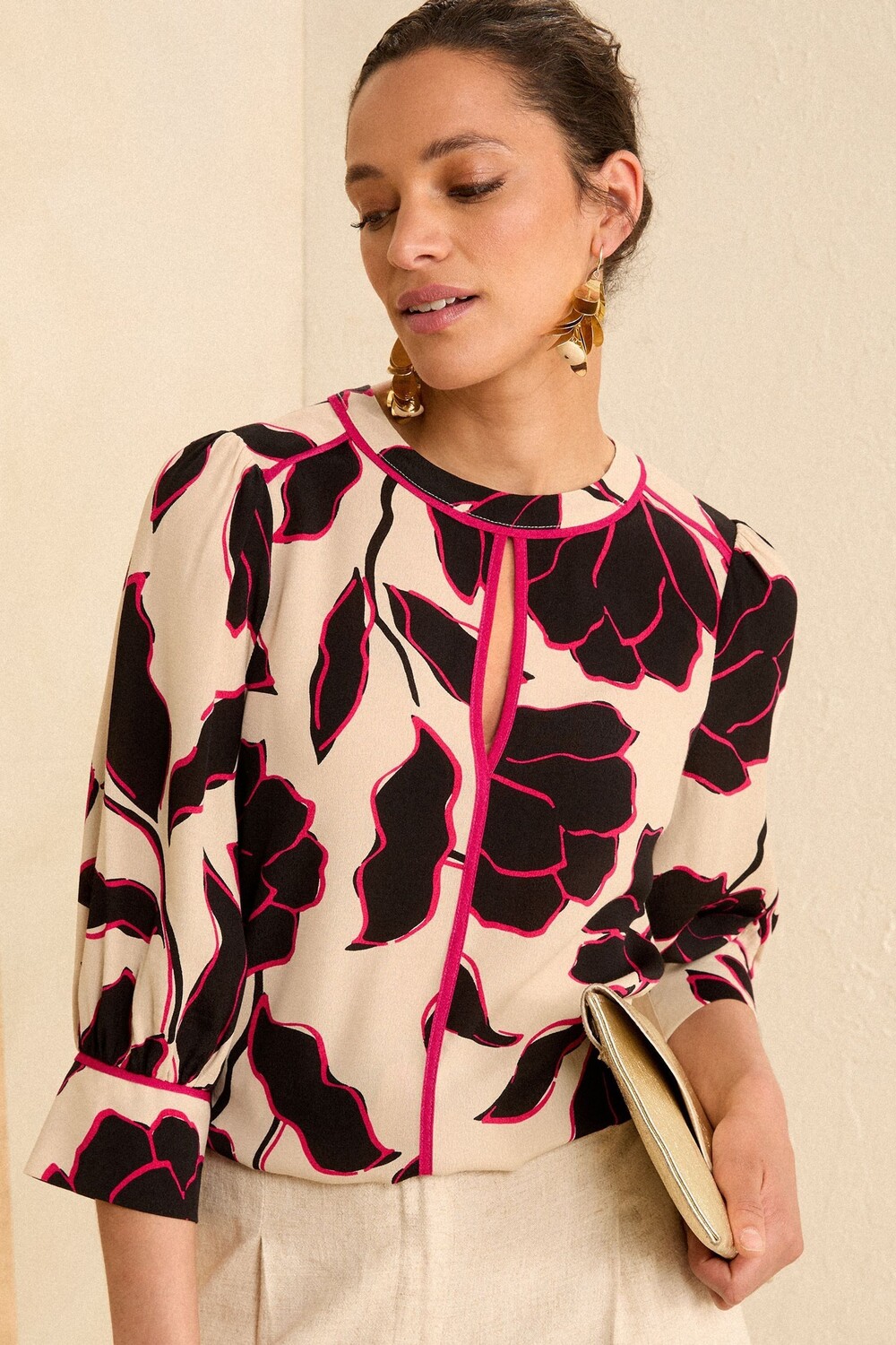 Блузка с круглым вырезом и длинными рукавами, украшенная анималистичным принтом Love & Roses, черный
Блузка с круглым вырезом и длинными рукавами, украшенная анималистичным принтом Love & Roses, черный