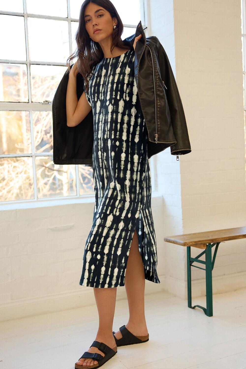 Свободное платье-футболка миди с короткими рукавами Next, черный
Свободное платье-футболка миди с короткими рукавами Next, черный