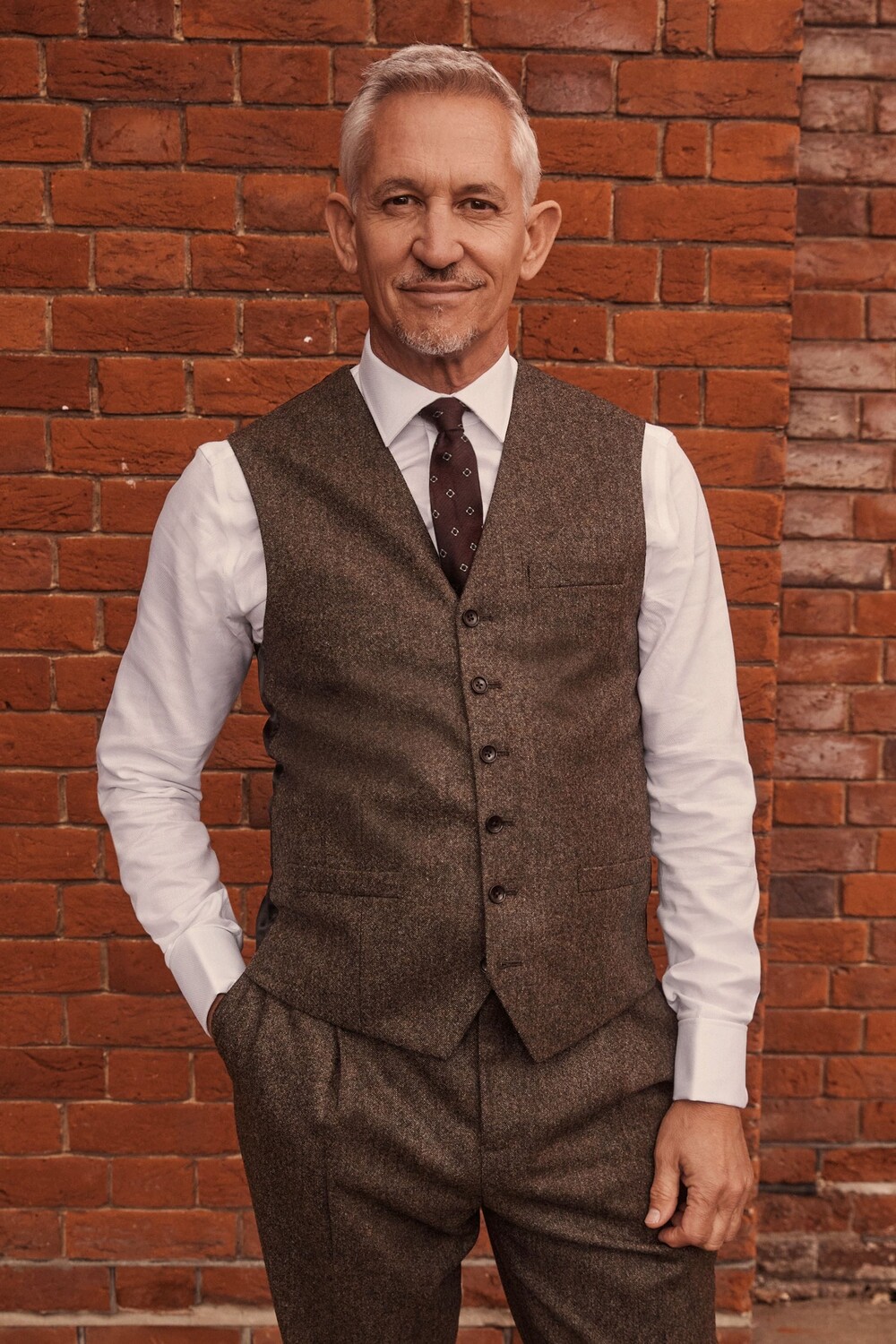 Текстурированный фирменный жилет Moons из британского материала Next, коричневый
Текстурированный фирменный жилет Moons из британского материала Next, коричневый