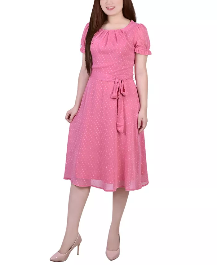 Миниатюрное платье в горошек с короткими рукавами и поясом NY Collection, розовый
Миниатюрное платье в горошек с короткими рукавами и поясом NY Collection, розовый