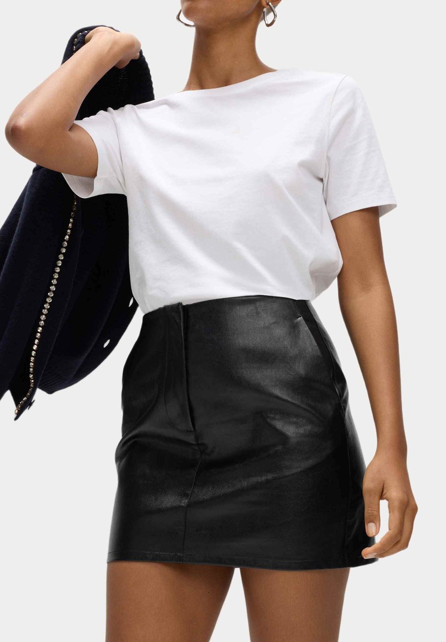 Юбка Marks & Spencer A-line skirt, Black
Юбка Marks & Spencer A-line skirt, Black