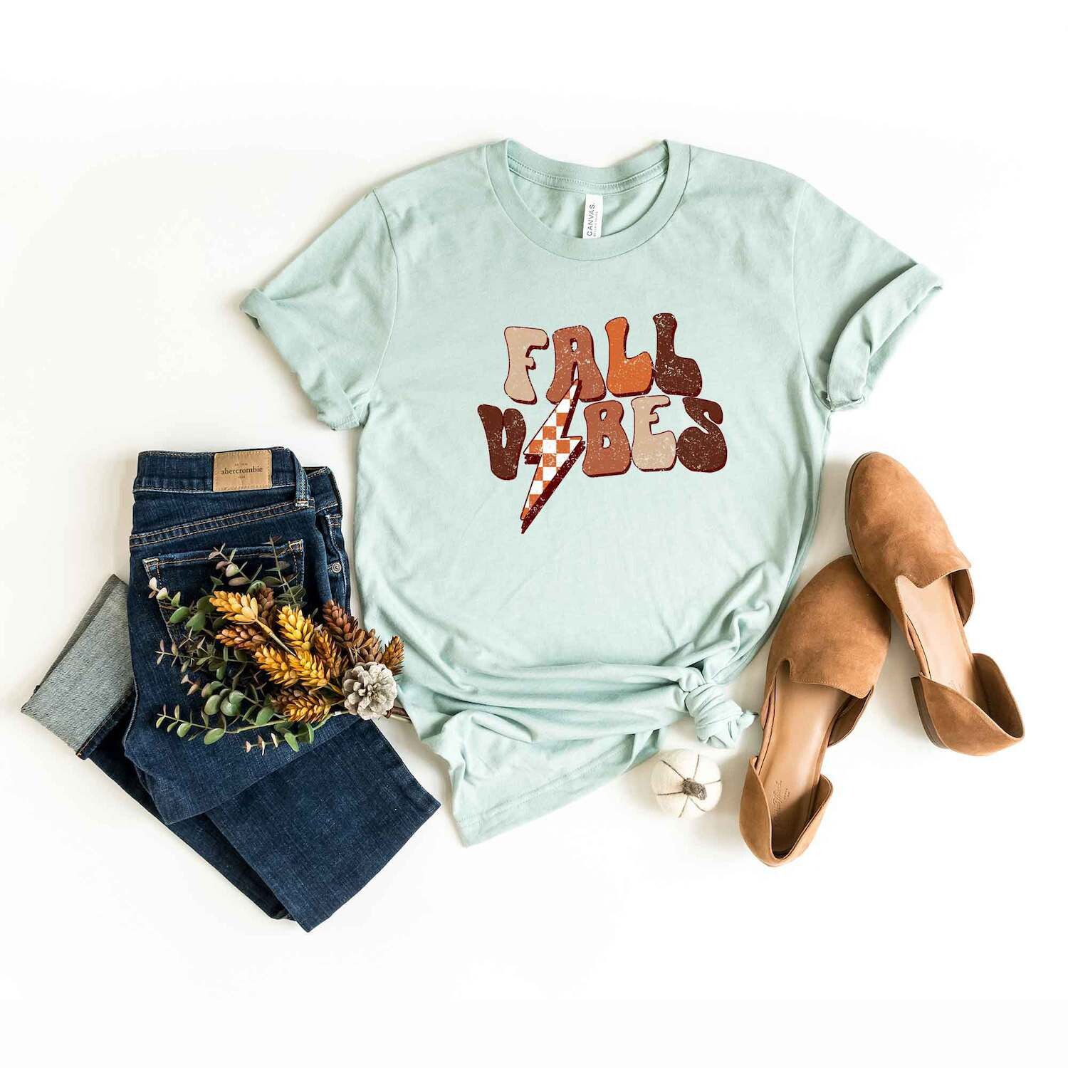 Волнистая футболка с короткими рукавами и рисунком Retro Fall Vibes Simply Sage Market
Волнистая футболка с короткими рукавами и рисунком Retro Fall Vibes Simply Sage Market