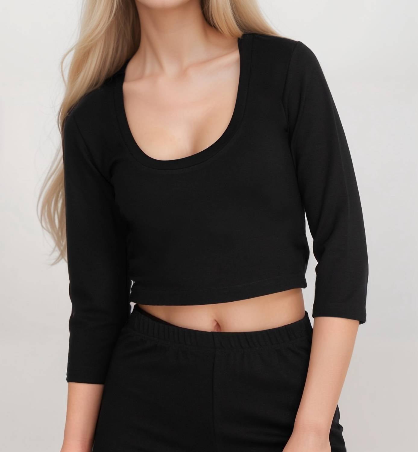 Топ Calme с круглым вырезом Ponte в черном цвете Johnny Was
Топ Calme с круглым вырезом Ponte в черном цвете Johnny Was