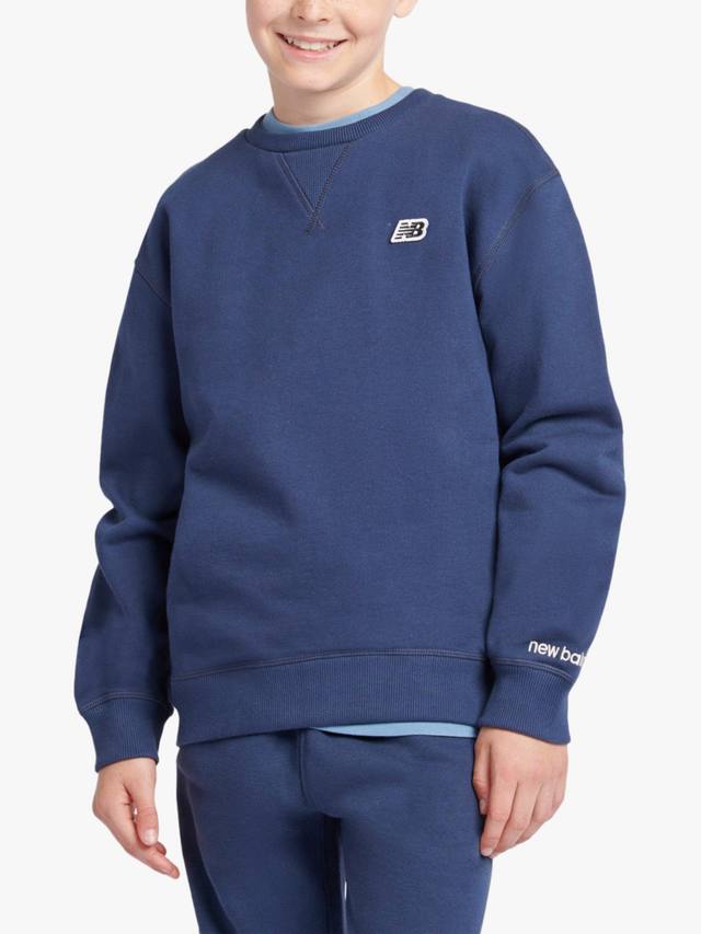 Детский премиальный свитшот с круглым вырезом New Balance, Navy
Детский премиальный свитшот с круглым вырезом New Balance, Navy