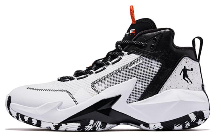 QIAODAN Амортизирующие противоскользящие и износостойкие баскетбольные кроссовки мужские черно-белые
QIAODAN Амортизирующие противоскользящие и износостойкие баскетбольные кроссовки мужские черно-белые