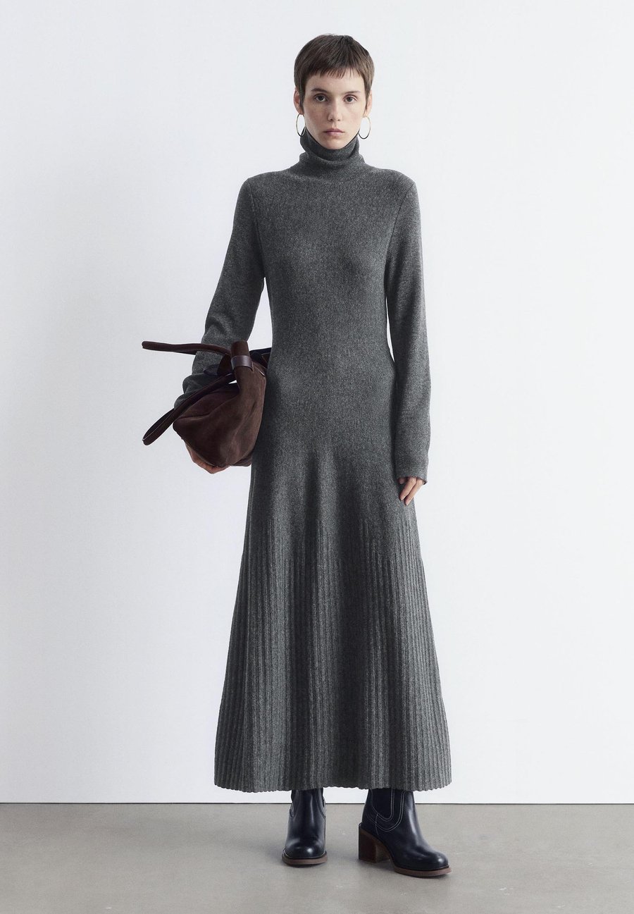 Платье & other stories TURTLENECK, Dark Grey
Платье & other stories TURTLENECK, Dark Grey