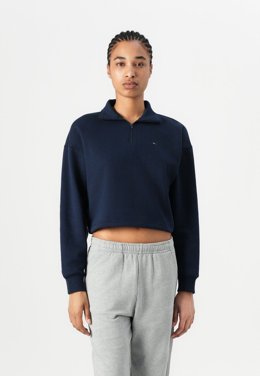 Толстовка Tommy Jeans ZIP MOCK NECK, Dark Night Navy/Dark Blue
Толстовка Tommy Jeans ZIP MOCK NECK, Dark Night Navy/Dark Blue