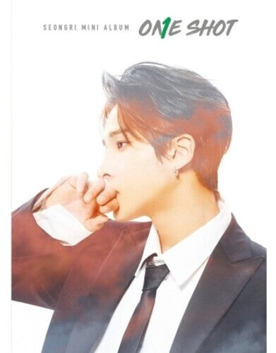 CD диск Seongri: One Shot (incl. Photocard + Bookmark)
CD диск Seongri: One Shot (incl. Photocard + Bookmark)