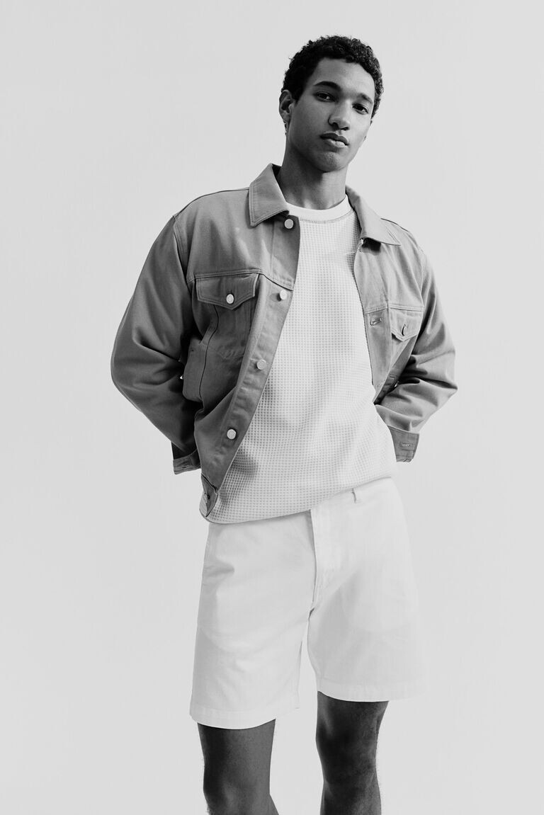 Шорты чинос стандартного кроя H&M, бежевый
Шорты чинос стандартного кроя H&M, бежевый