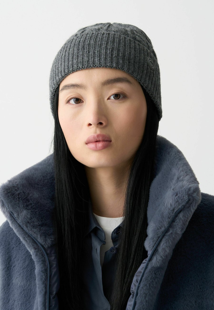 Шапка Colmar Originals UNISEX CABLE-KNIT, Dark Grey/Dark Grey
Шапка Colmar Originals UNISEX CABLE-KNIT, Dark Grey/Dark Grey