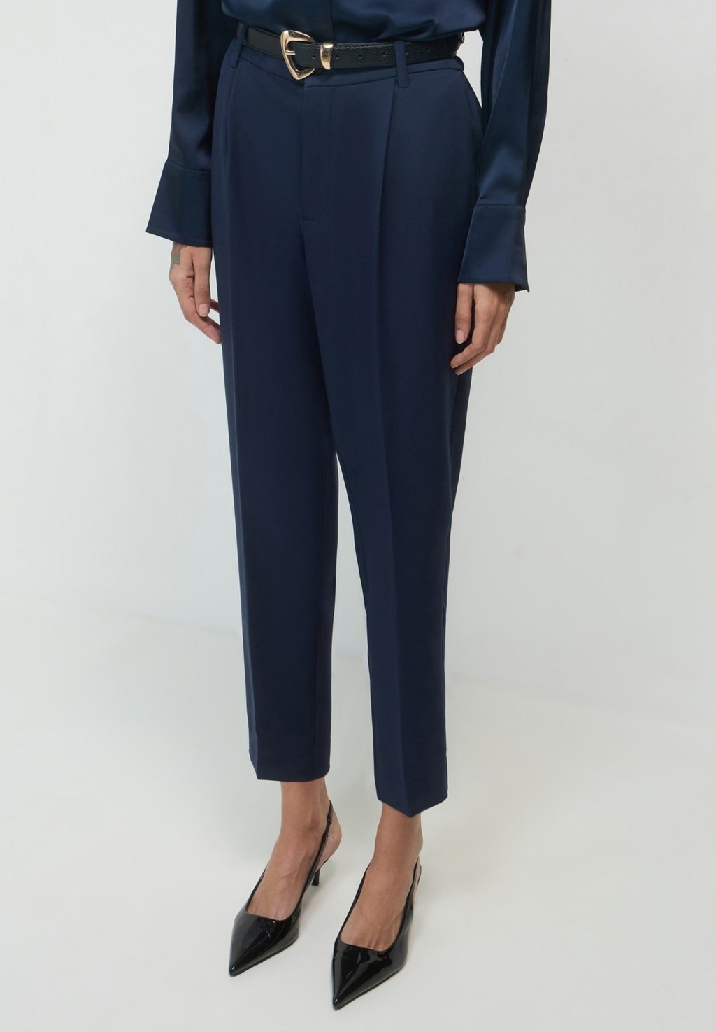 Брюки TINTA UNITA Calliope, темно-синий
Брюки TINTA UNITA Calliope, темно-синий