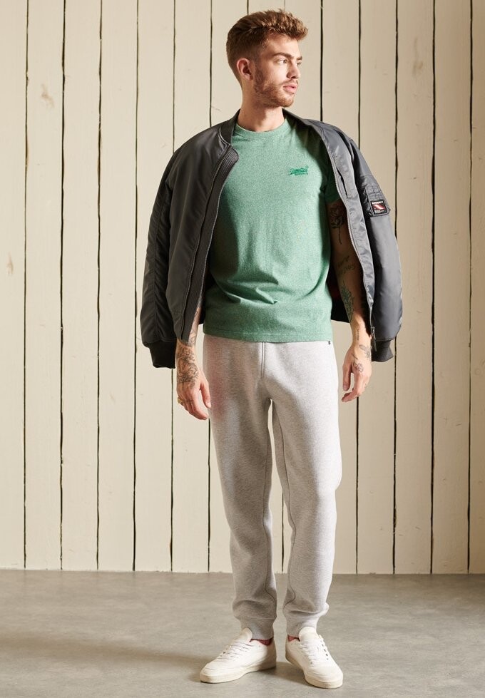 Футболка базовая VINTAGE LOGO EMB Superdry, цвет bright green grit
Футболка базовая VINTAGE LOGO EMB Superdry, цвет bright green grit