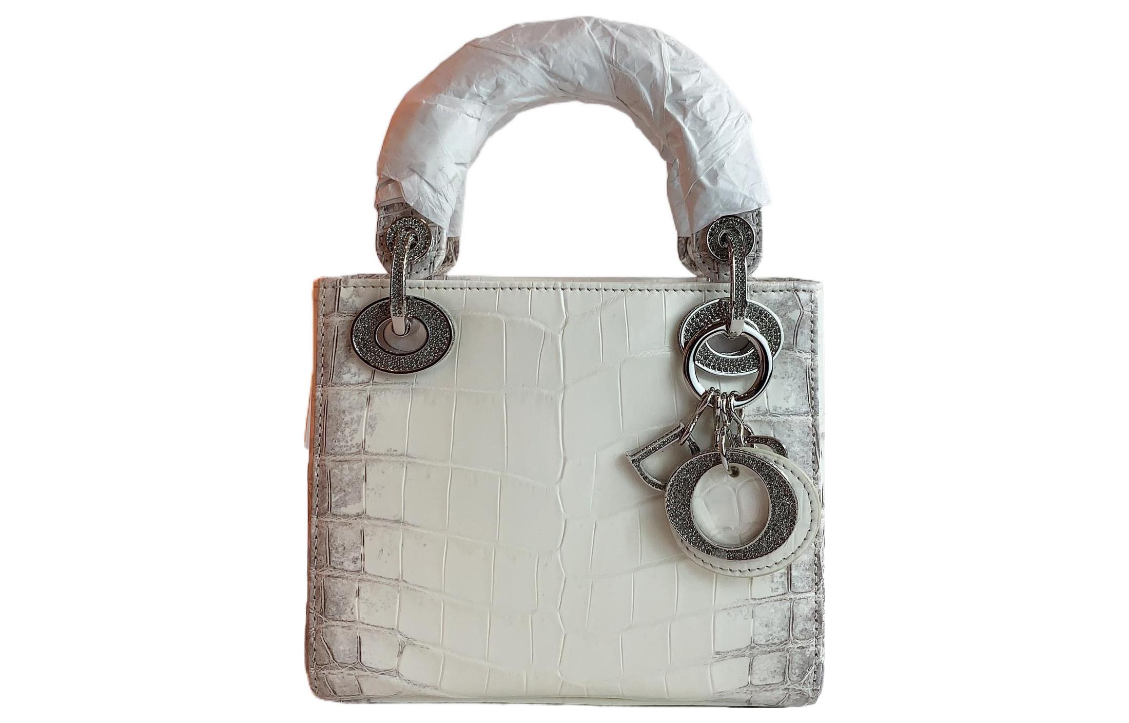 Сумка из крокодиловой кожи женская, Tote Bag, Shopping Bag, мини-кроссбоди белая DIOR, Box(Set+Box)
Сумка из крокодиловой кожи женская, Tote Bag, Shopping Bag, мини-кроссбоди белая DIOR, Box(Set+Box)