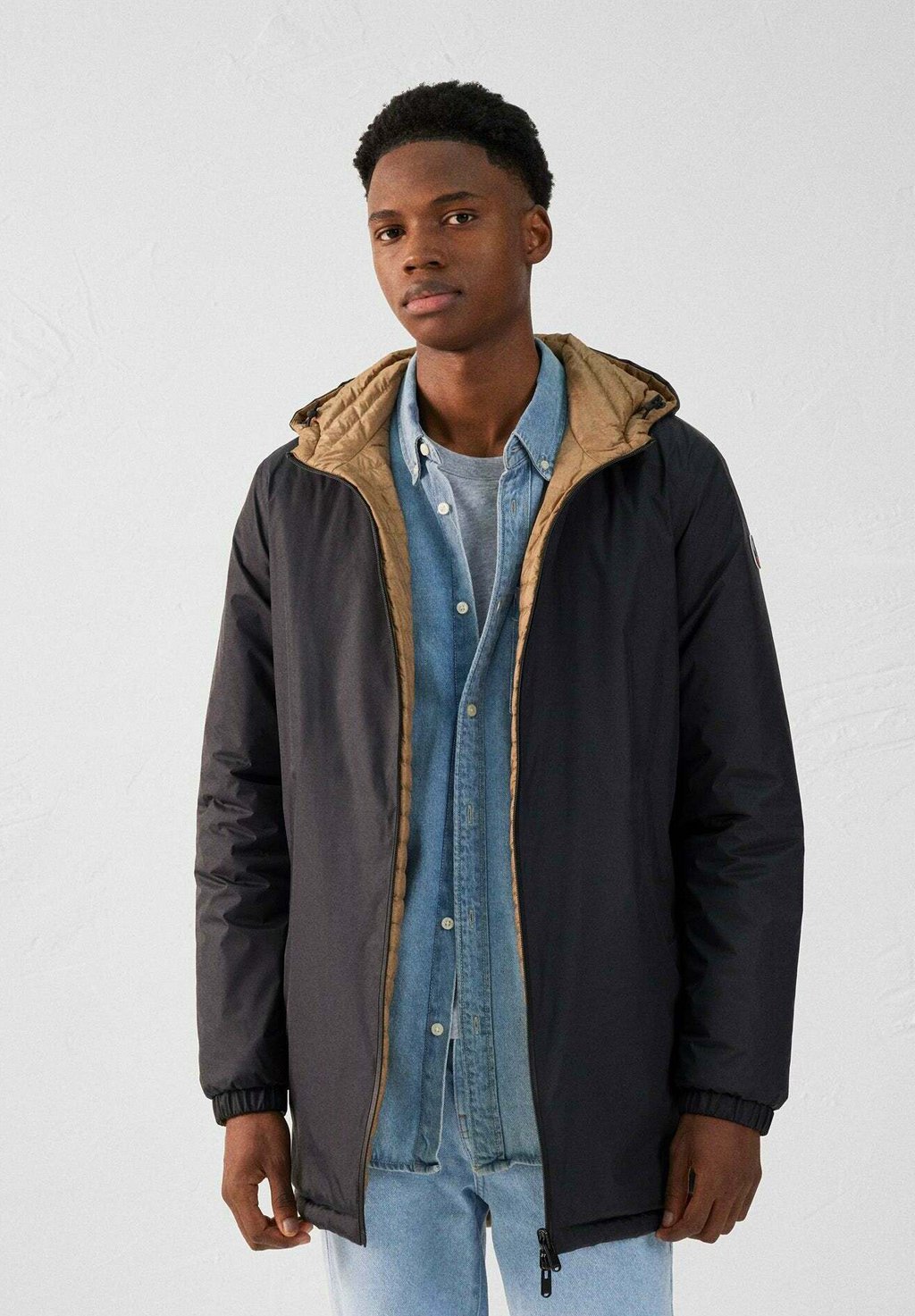 Пуховое пальто LUNGO REVERSIBILE ULTRALEGGERO MORRISON JOTT, черный
Пуховое пальто LUNGO REVERSIBILE ULTRALEGGERO MORRISON JOTT, черный