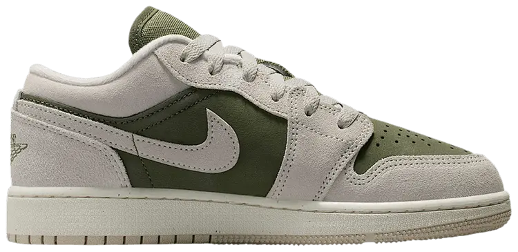 Кроссовки Air Jordan 1 Low SE GS, зеленый
Кроссовки Air Jordan 1 Low SE GS, зеленый