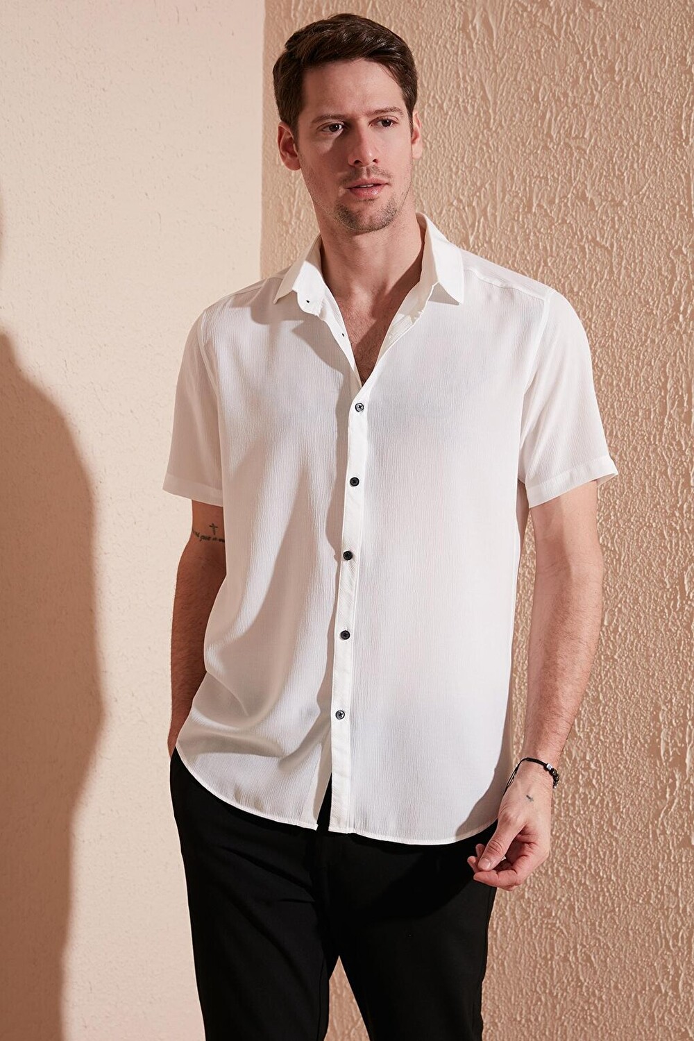 Хлопковая рубашка Slim Fit с короткими рукавами CF23S113139 Buratti, белый
Хлопковая рубашка Slim Fit с короткими рукавами CF23S113139 Buratti, белый
