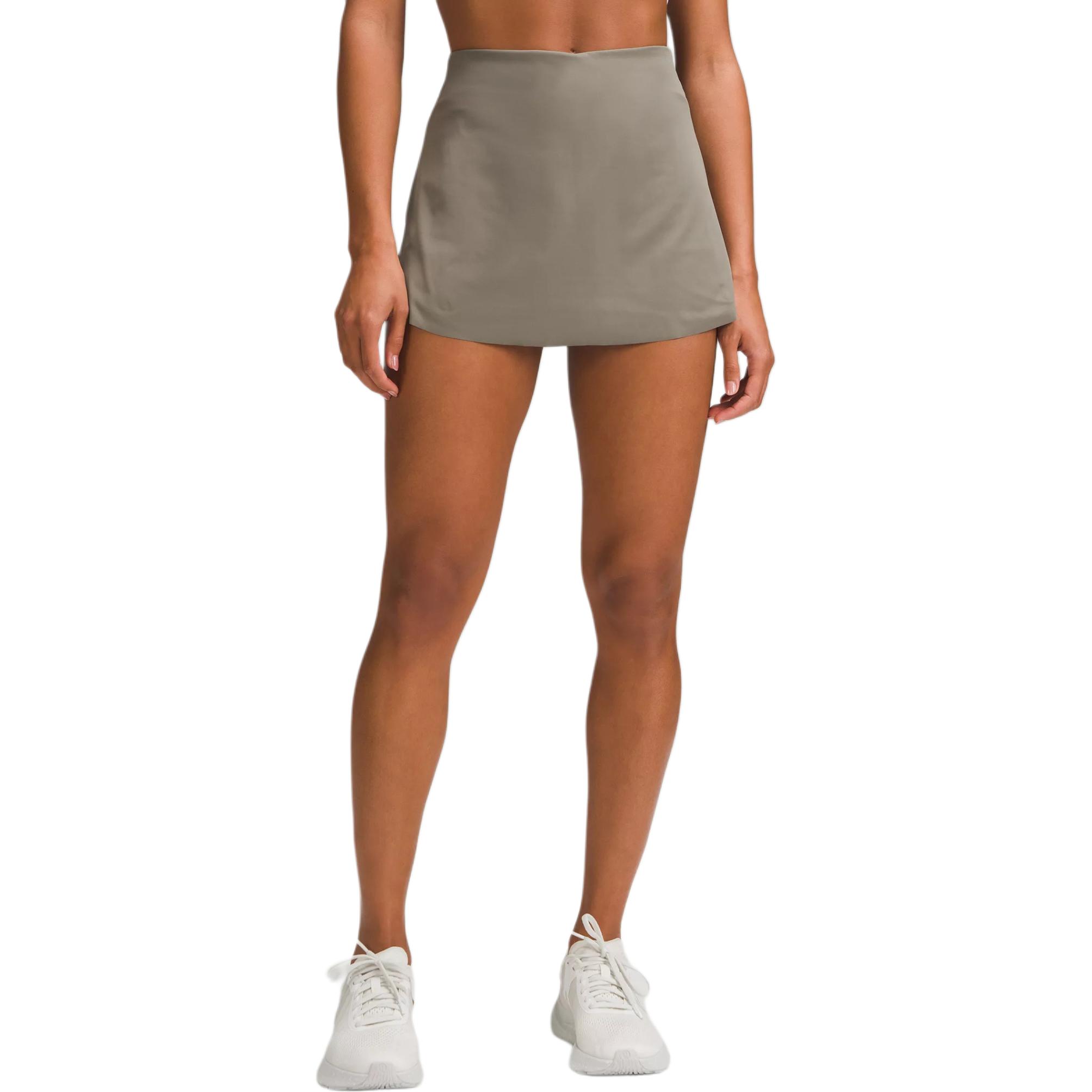 Быстрая и свободная повседневная короткая юбка Lululemon, белая 
Быстрая и свободная повседневная короткая юбка Lululemon, белая