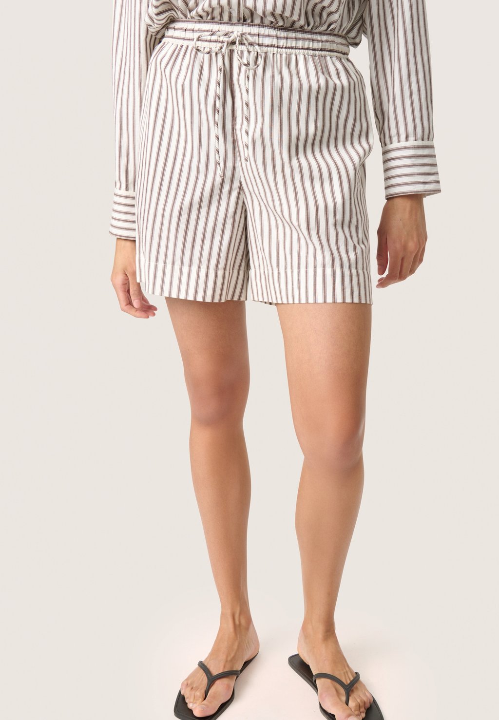 Шорты MUNEVO KAILY Soaked in Luxury, коричневый
Шорты MUNEVO KAILY Soaked in Luxury, коричневый