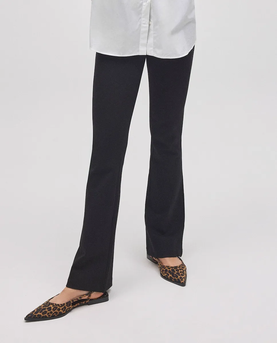 Эластичные формирующие расклешенные брюки YSABEL MORA Ysabel Mora, черный
Эластичные формирующие расклешенные брюки YSABEL MORA Ysabel Mora, черный