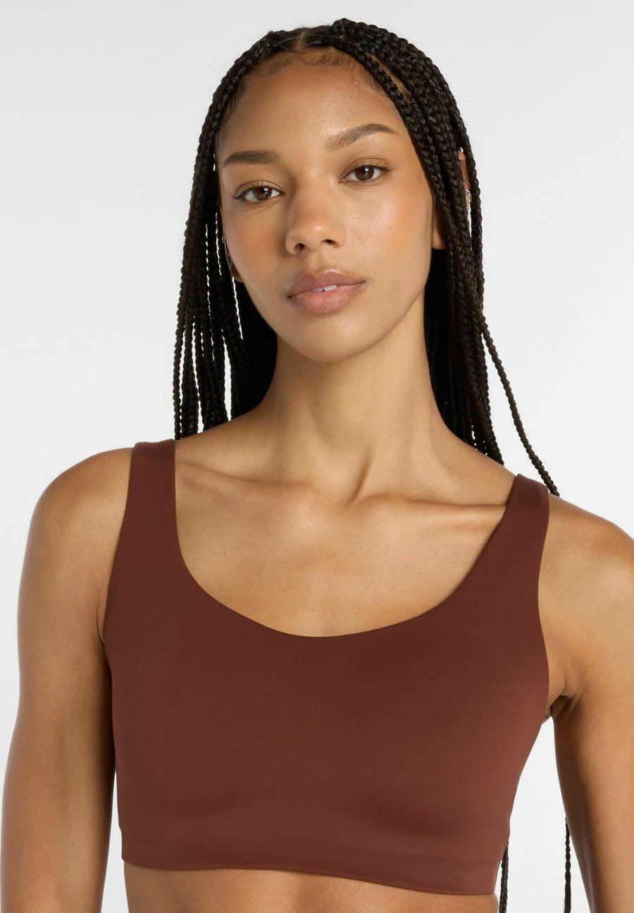 Бюстгальтер New Balance HARMONY YOGA, Rich Oak/Brown
Бюстгальтер New Balance HARMONY YOGA, Rich Oak/Brown