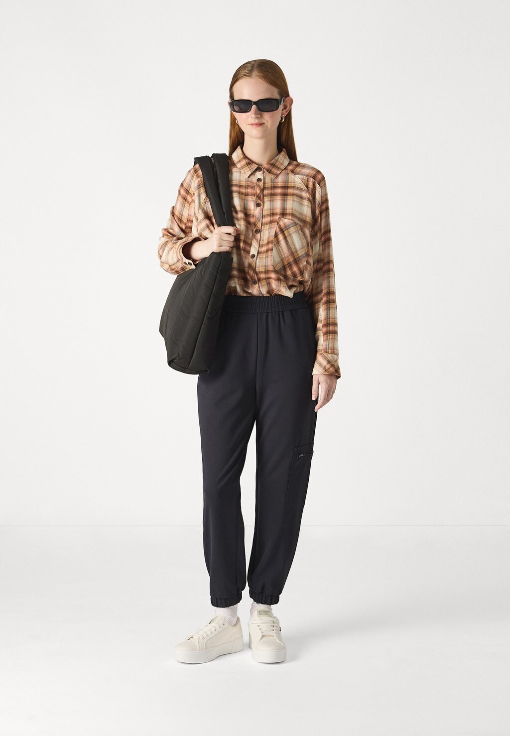 Брюки ONLPOPTRASH LIFE ZIP PANT ONLY, темно-синий
Брюки ONLPOPTRASH LIFE ZIP PANT ONLY, темно-синий