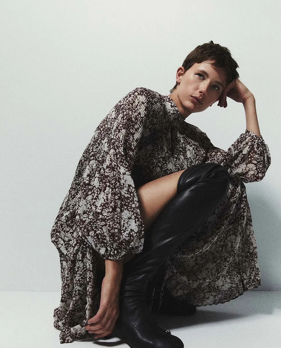 Плиссированное платье с рисунком Sfera, черный
Плиссированное платье с рисунком Sfera, черный