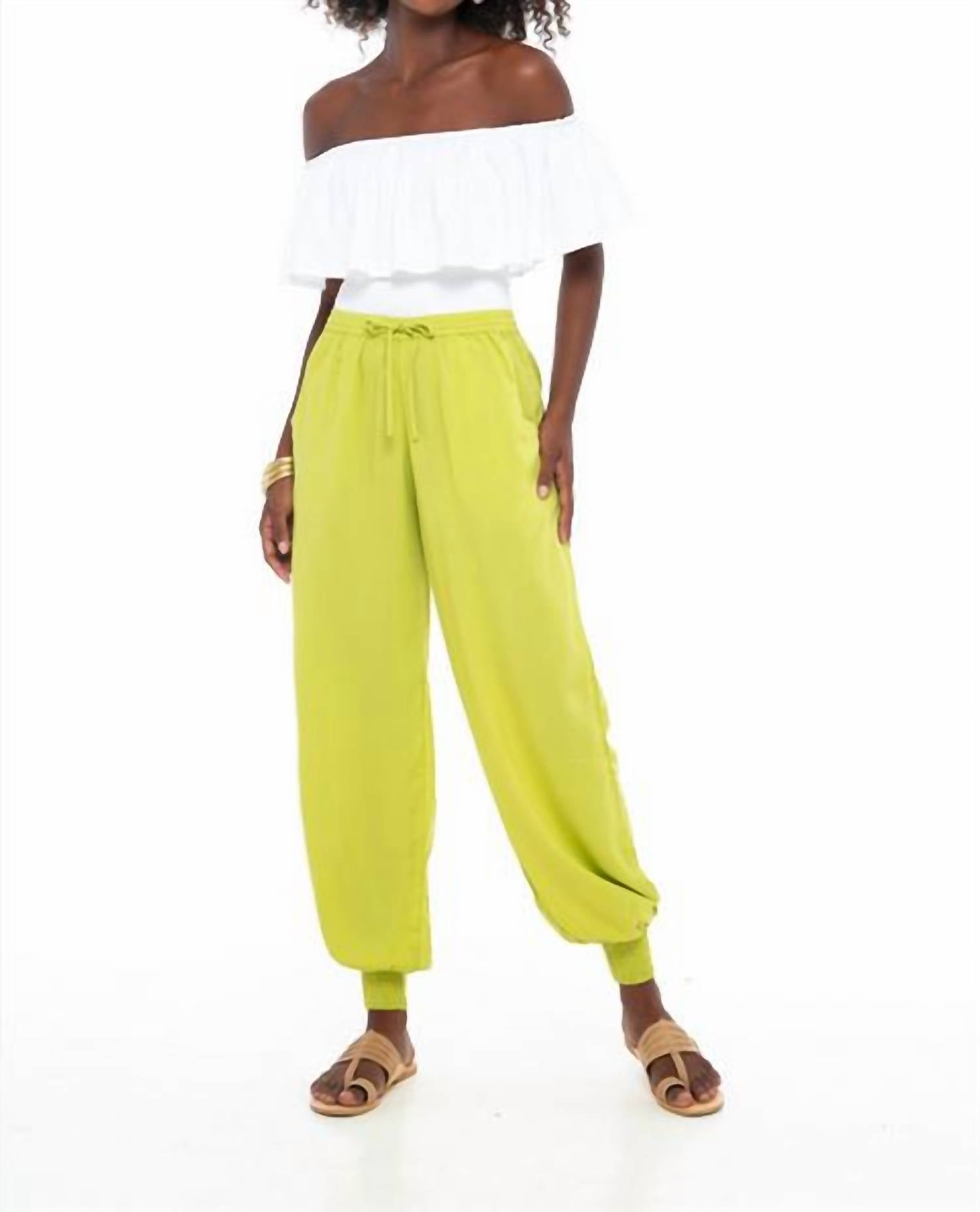 Брюки Babucha цвета лайм SKEMO, цвет lime
Брюки Babucha цвета лайм SKEMO, цвет lime