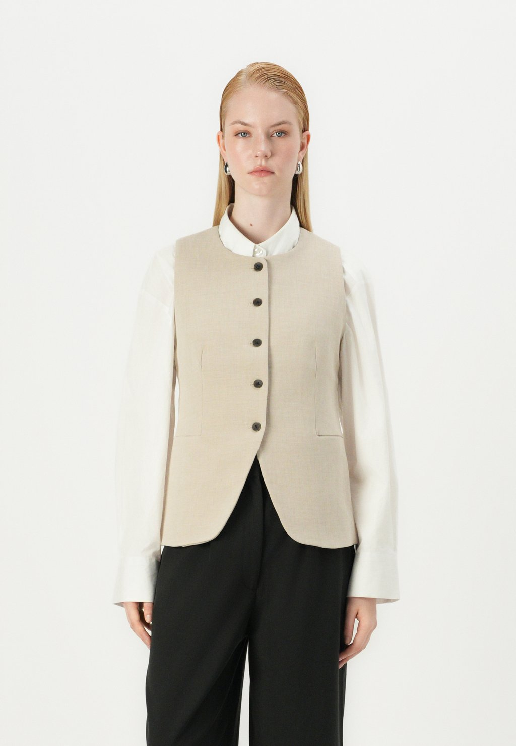 Жилет MIRABELLE MICHELLE VEST MSCH Copenhagen, бежевый 
Жилет MIRABELLE MICHELLE VEST MSCH Copenhagen, бежевый