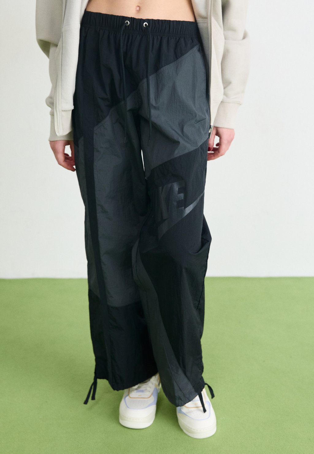 Спортивные брюки STREET PANT Nike Sportswear, антрацит
Спортивные брюки STREET PANT Nike Sportswear, антрацит