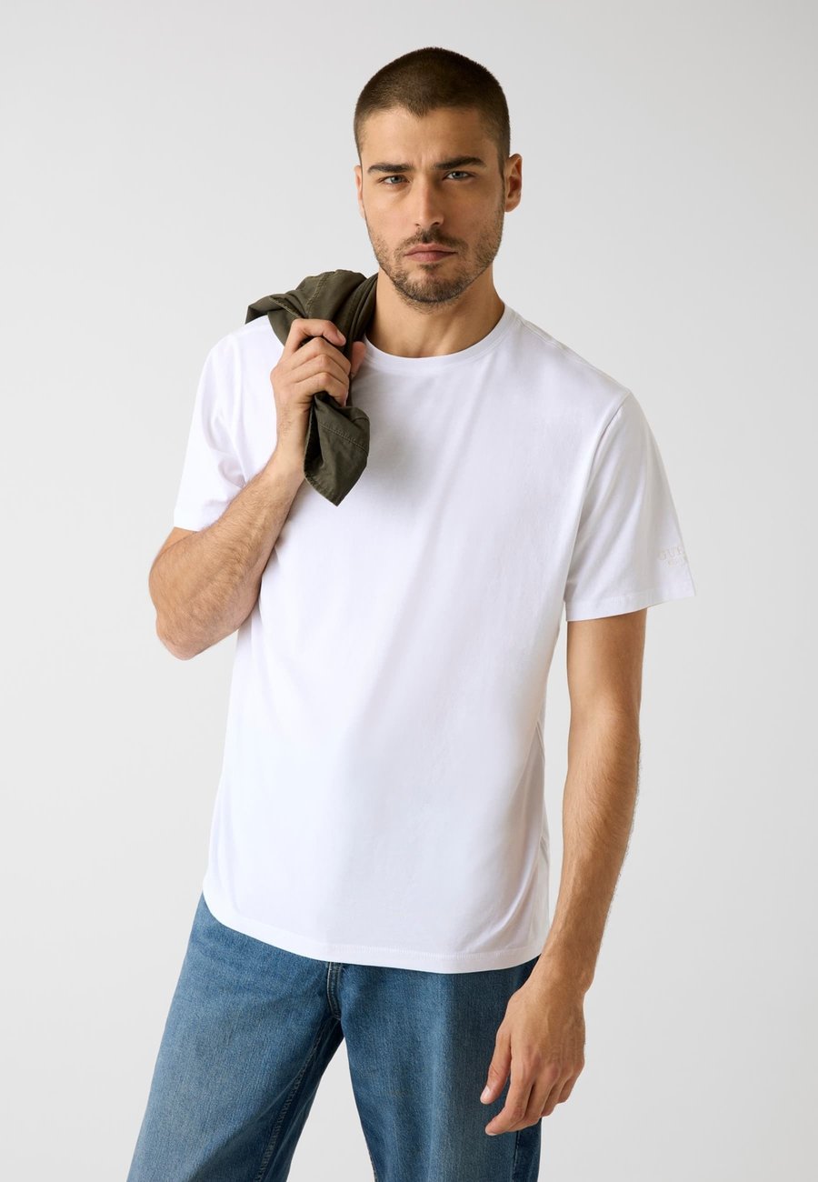 Футболка Guess Basic T-shirt, Weiß/White, Белый, Футболка Guess Basic T-shirt, Weiß/White
Футболка Guess Basic T-shirt, Weiß/White, Белый, Футболка Guess Basic T-shirt, Weiß/White