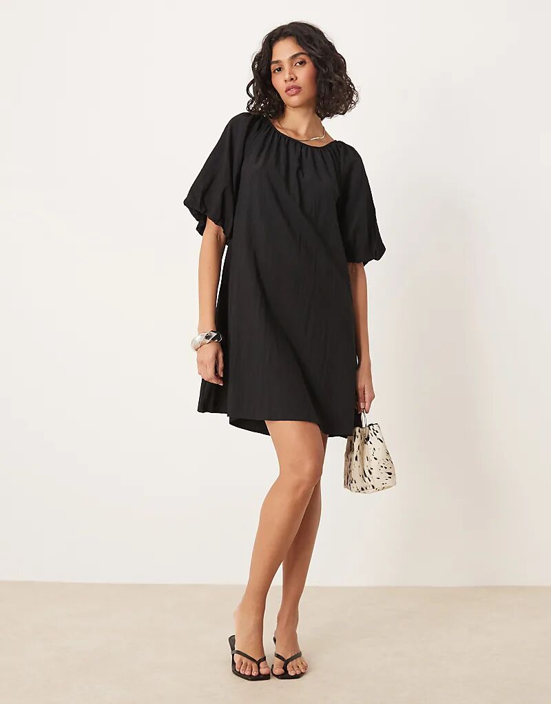 Платье из потертого поплина с рукавами-фонариками черного цвета
Платье из потертого поплина с рукавами-фонариками черного цвета