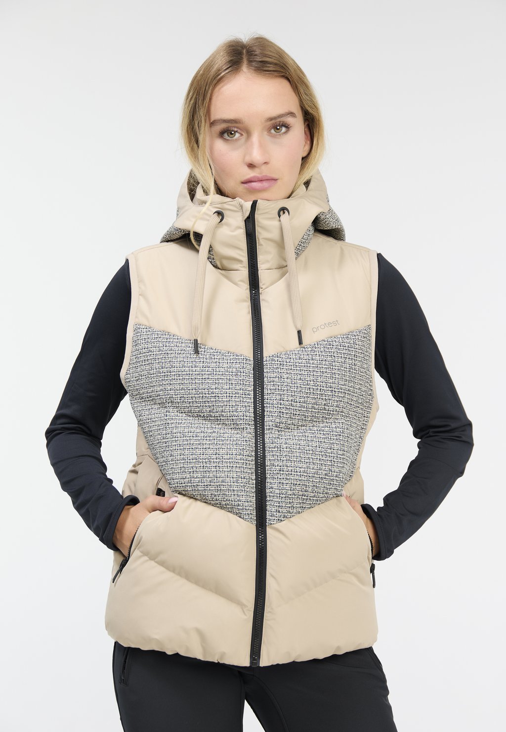 Жилет Protest, бежевый
Жилет Protest, бежевый