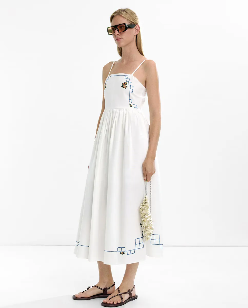 Длинное платье на бретелях с вышитыми деталями Parfois, белый
Длинное платье на бретелях с вышитыми деталями Parfois, белый