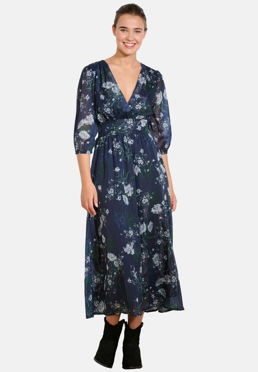 Платье LolaLiza Day dress, Navy Basic/Dark Blue
Платье LolaLiza Day dress, Navy Basic/Dark Blue