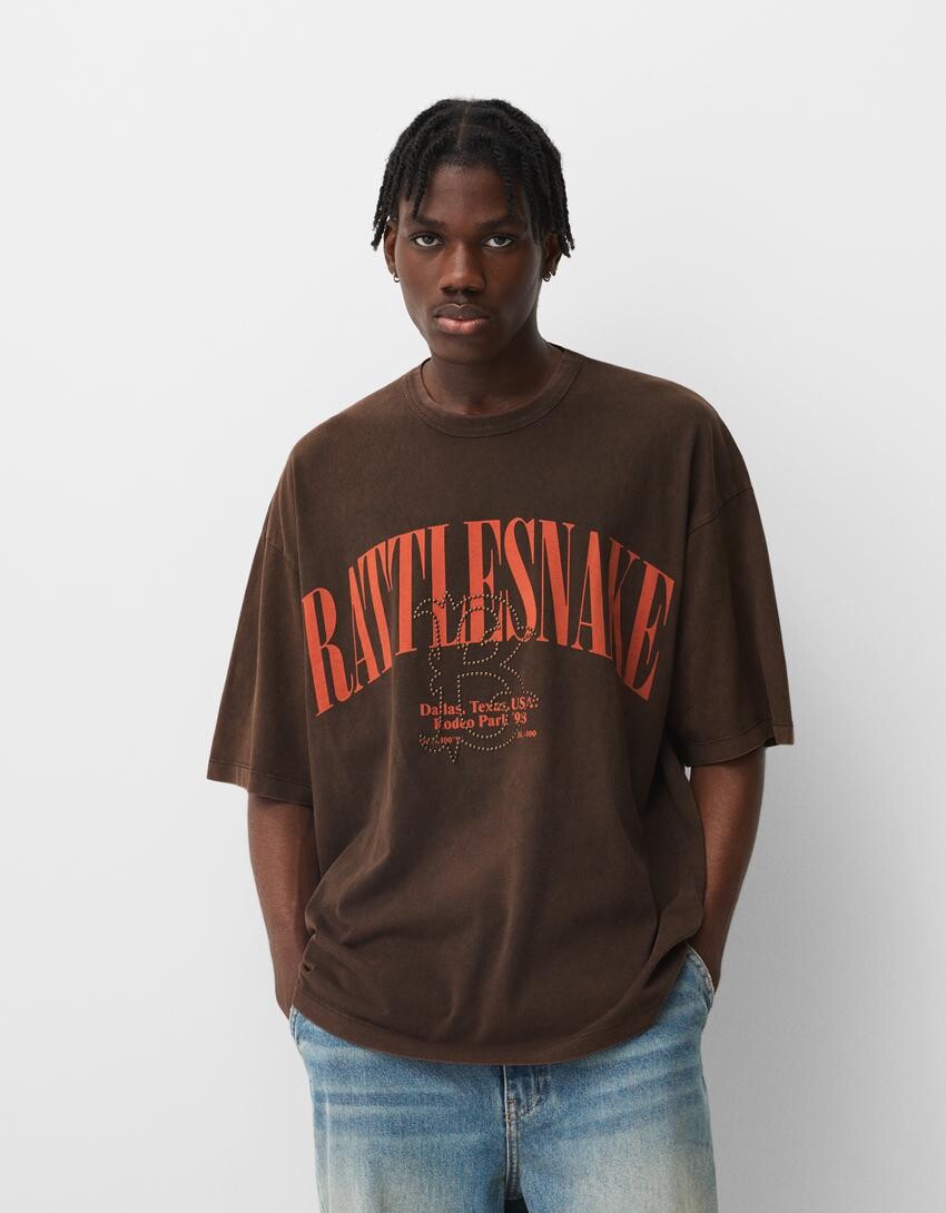 Футболка oversize с короткими рукавами, выцветшим эффектом и заклепками Bershka, коричневый
Футболка oversize с короткими рукавами, выцветшим эффектом и заклепками Bershka, коричневый