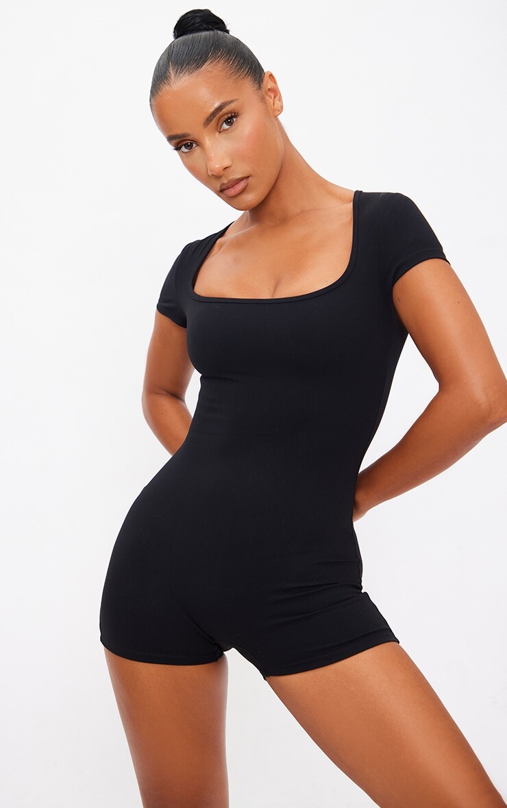 PrettyLittleThing Черный комбинезон с квадратным вырезом и контуром шеи
PrettyLittleThing Черный комбинезон с квадратным вырезом и контуром шеи