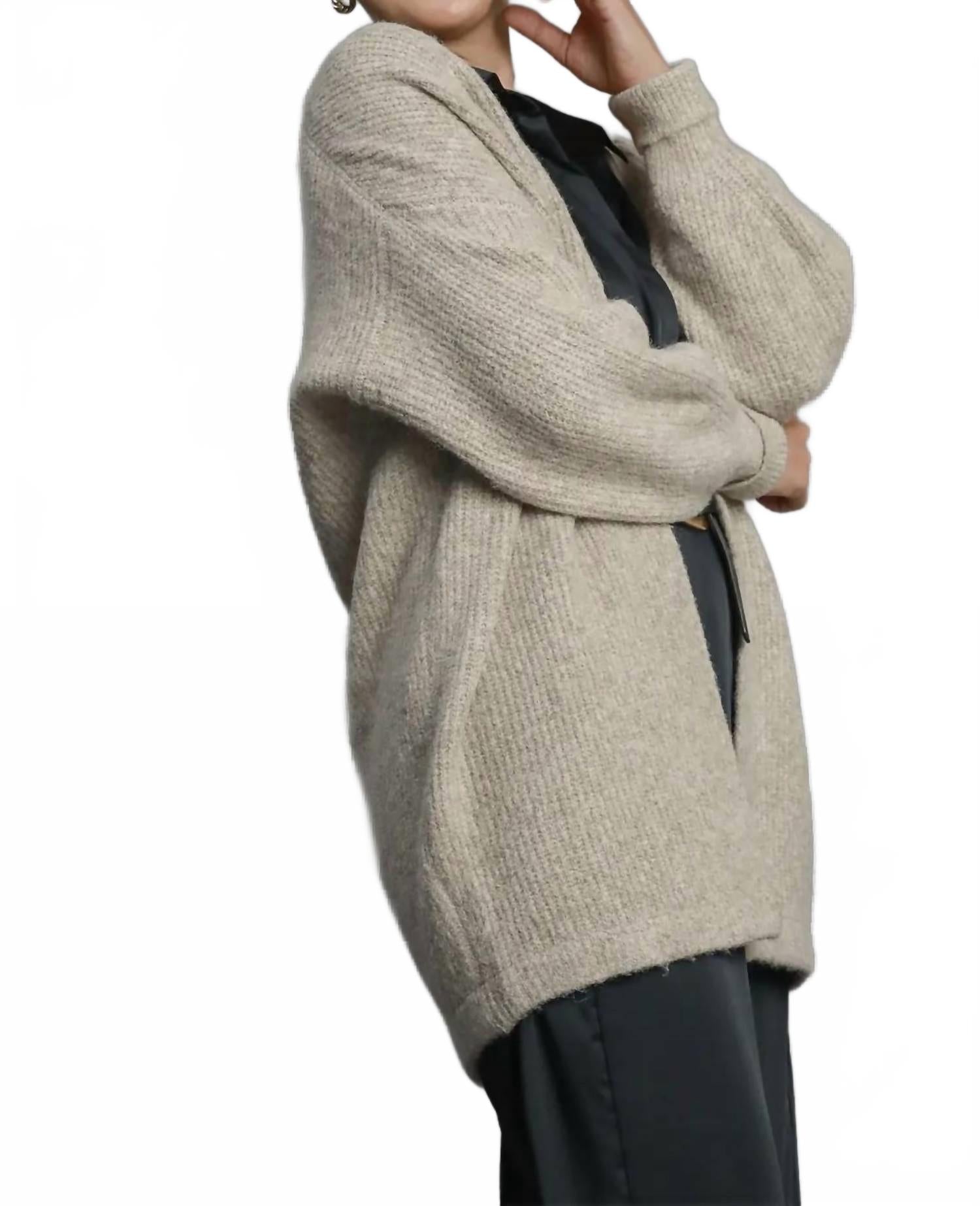 Кардиган с открытым передом - Plus в овсяном варианте Umgee, oatmeal
Кардиган с открытым передом - Plus в овсяном варианте Umgee, oatmeal