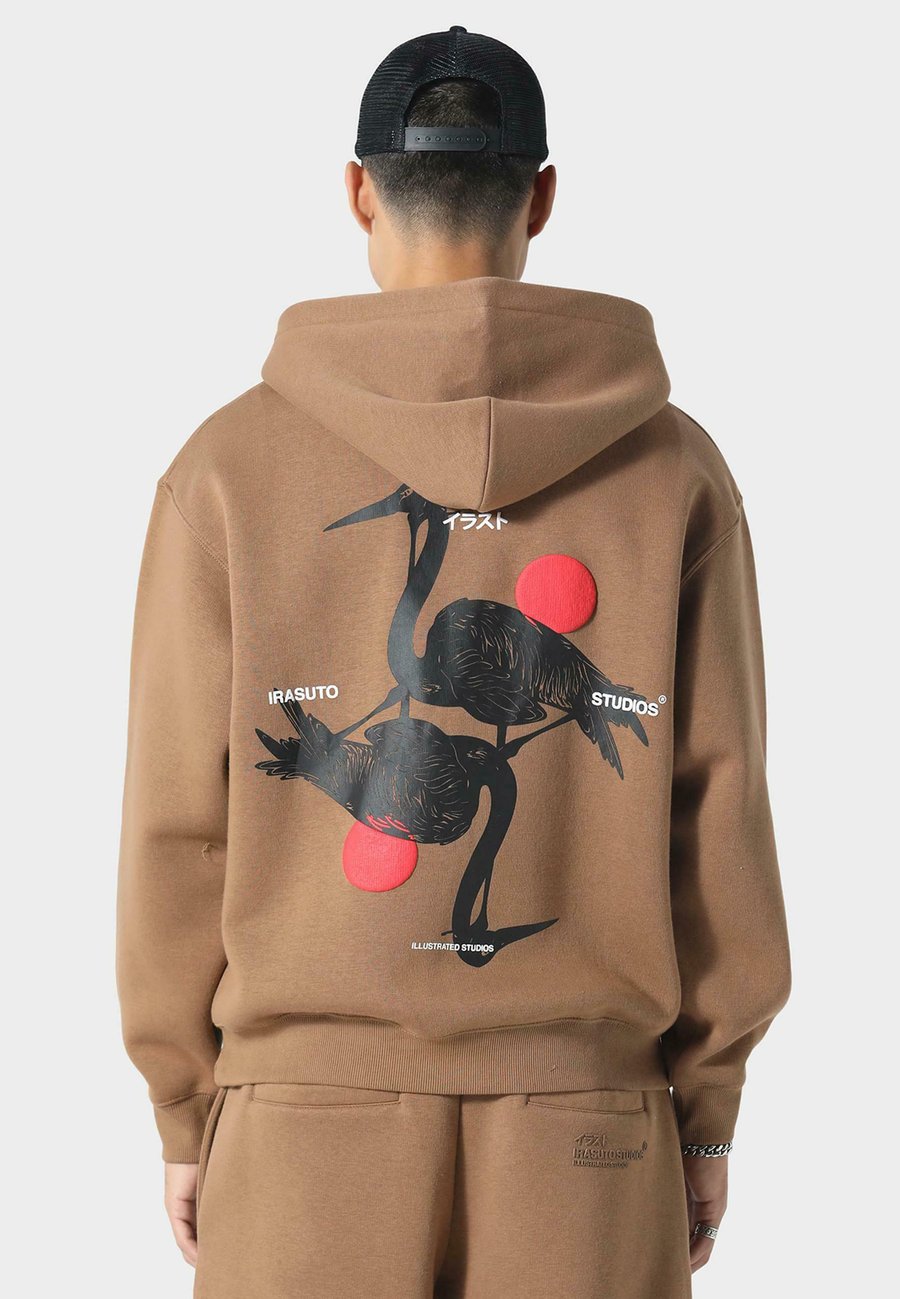 Худи Irasuto Studios CRANE, Tobacco/Light Brown
Худи Irasuto Studios CRANE, Tobacco/Light Brown
