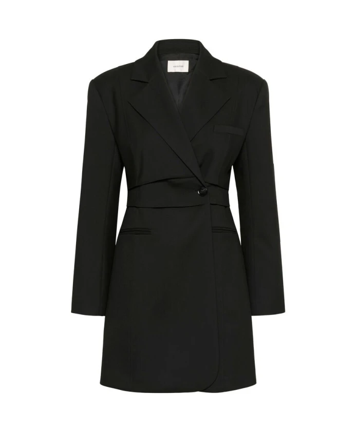 Черное платье-пиджак с дерзким силуэтом. Gestuz, черный
Черное платье-пиджак с дерзким силуэтом. Gestuz, черный