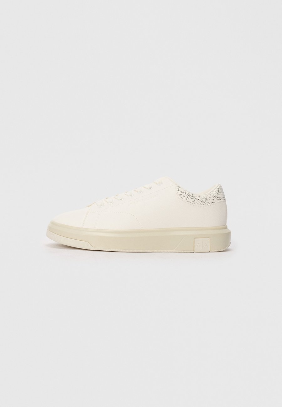 Кроссовки Armani Exchange VENICE, Off White/Black/White
Кроссовки Armani Exchange VENICE, Off White/Black/White