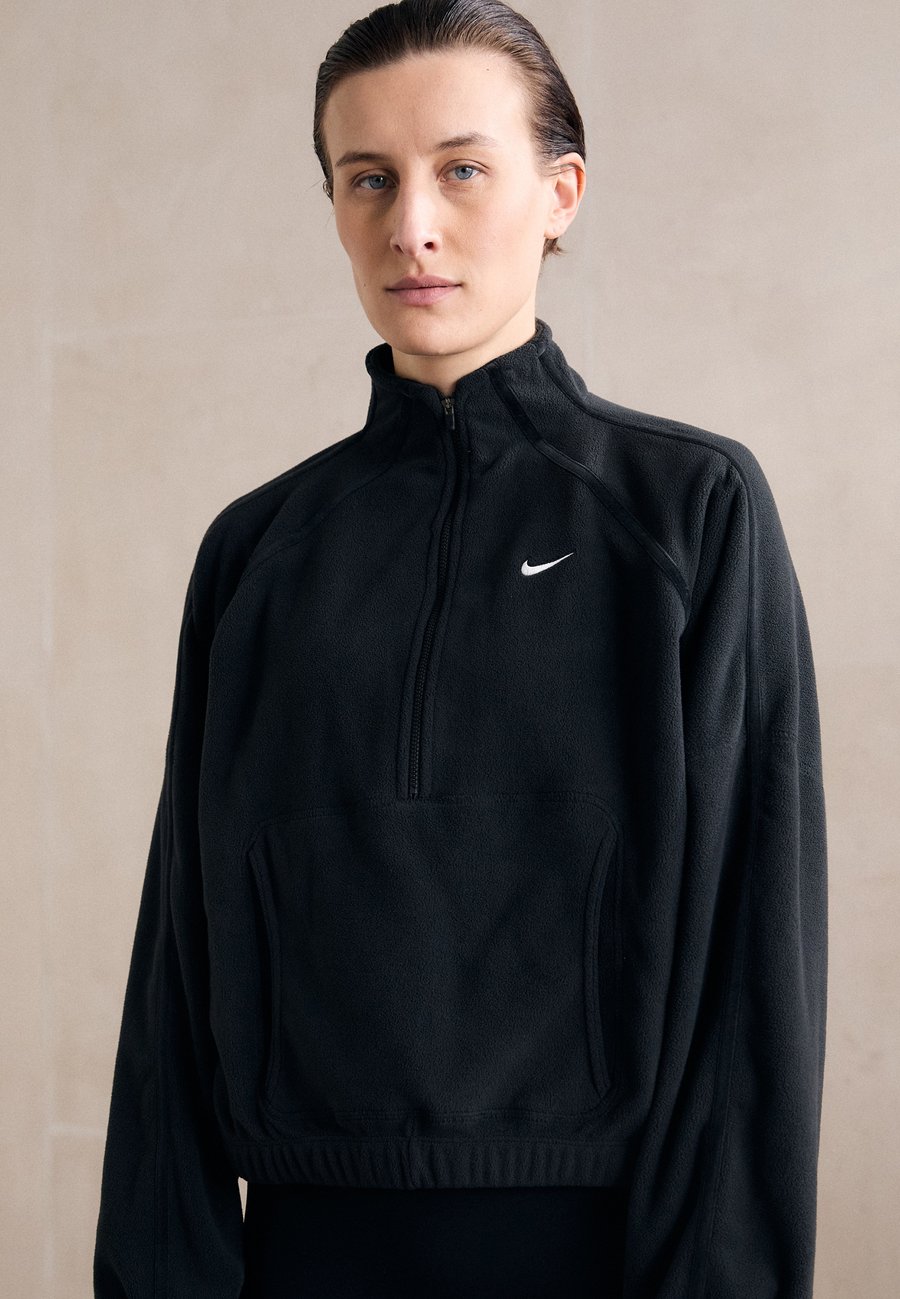 Джемпер Nike Performance ONE, Black/White/Black
Джемпер Nike Performance ONE, Black/White/Black