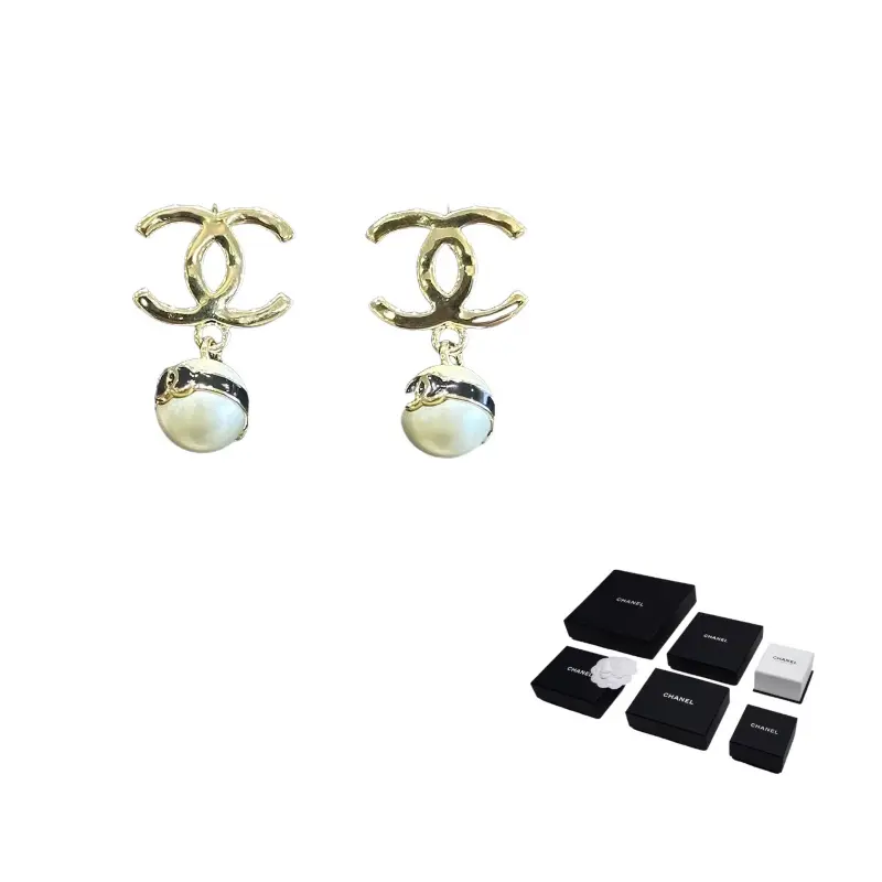 Серьги женские CHANEL
Серьги женские CHANEL