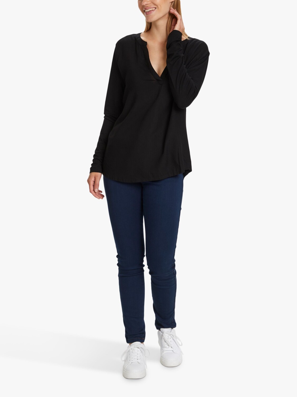 KAFFE Блузка с V-образным вырезом Calina, глубокий черный
KAFFE Блузка с V-образным вырезом Calina, глубокий черный