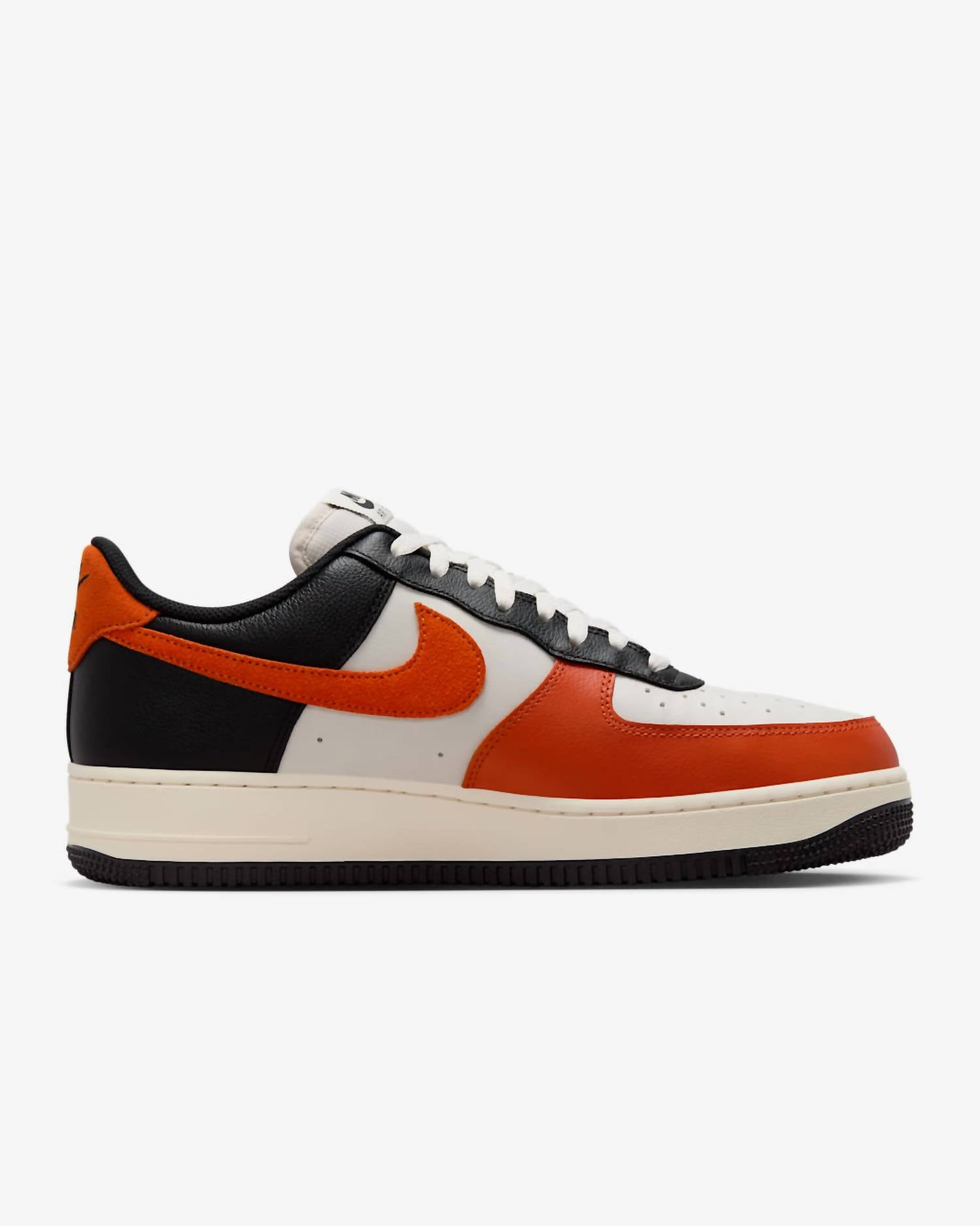 Nike Мужские кроссовки Air Force 1 '07 LV8 в цвете Black Phantom Pale Ivory Vintage Coral
Nike Мужские кроссовки Air Force 1 '07 LV8 в цвете Black Phantom Pale Ivory Vintage Coral
