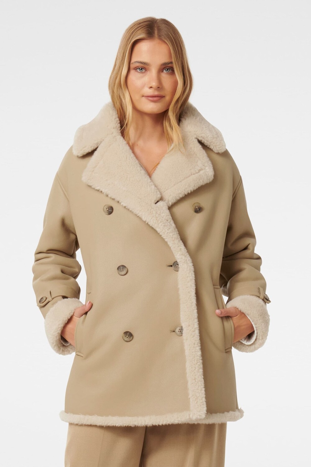 Пальто из веганской кожи Alix Forever New, коричневый 
Пальто из веганской кожи Alix Forever New, коричневый