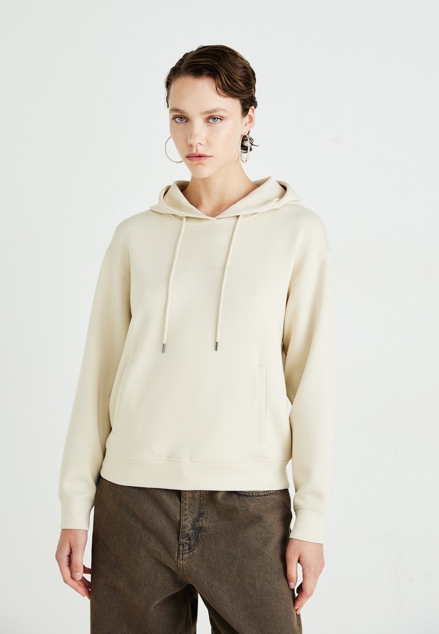 Толстовка MSCH Copenhagen ICON LOGO HOOD, Fog/Off-White
Толстовка MSCH Copenhagen ICON LOGO HOOD, Fog/Off-White