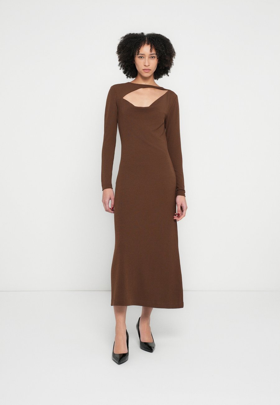 Платье DAY Birger et Mikkelsen RON ALL DAY, Potting Soil/Dark Brown
Платье DAY Birger et Mikkelsen RON ALL DAY, Potting Soil/Dark Brown